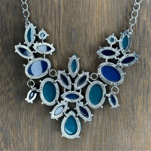 STATEMENT COLLAR NECKLACE | Navy + Teal Fauceted Glass Beads | Silver Chain - Picture 4 of 5